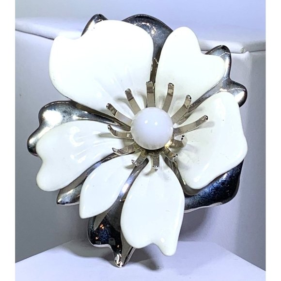 Sarah Coventry Brooch Pin Flower Power White Silver Signed Vintage - Picture 1 of 4